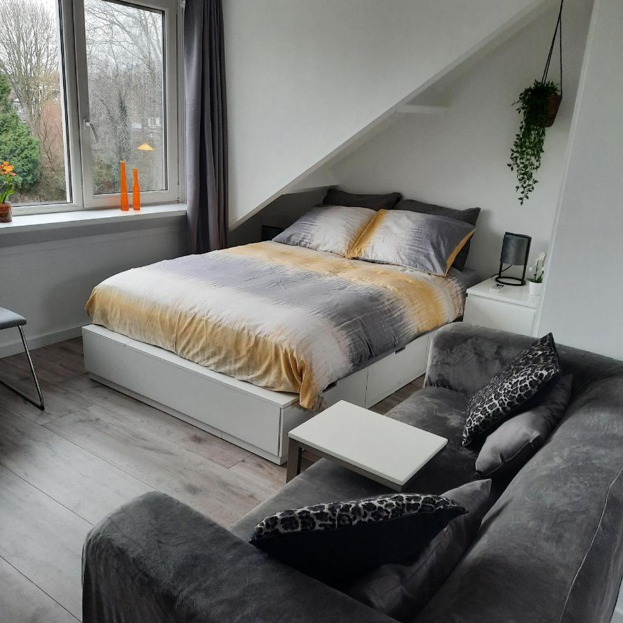 Studio 76 Groningen Met Gratis Leenfietsen Hotel Luaran gambar